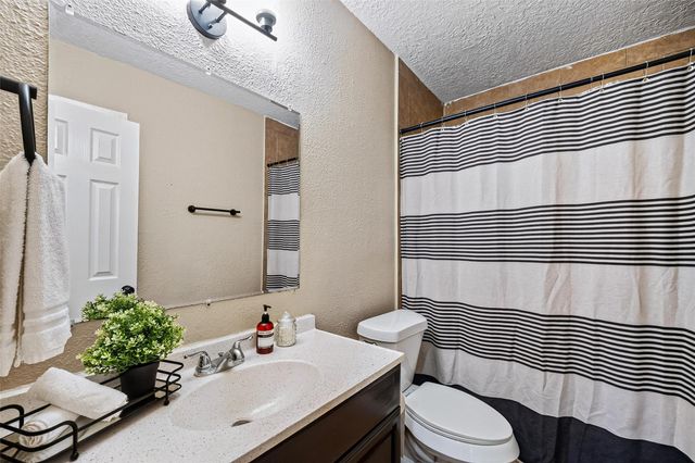 313 S Carroll Street, La Porte, TX 77571