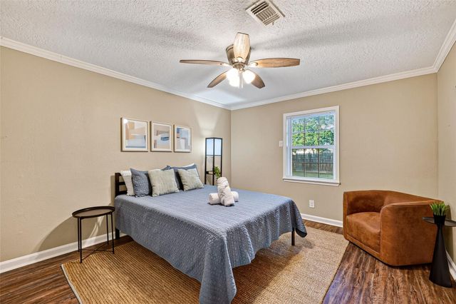 313 S Carroll Street, La Porte, TX 77571