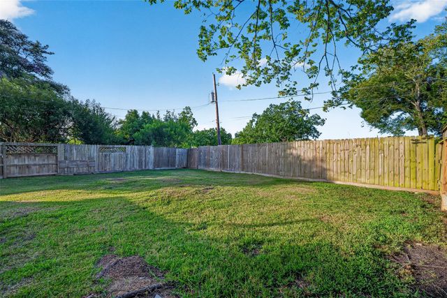 313 S Carroll Street, La Porte, TX 77571