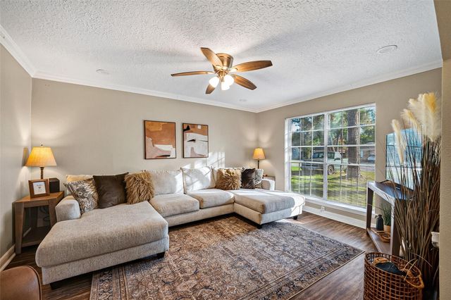 313 S Carroll Street, La Porte, TX 77571