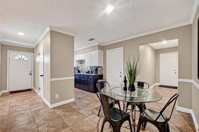 313 S Carroll Street, La Porte, TX 77571