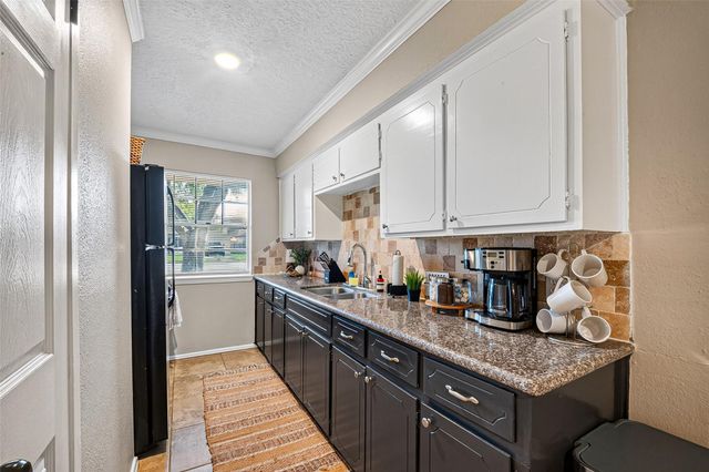 313 S Carroll Street, La Porte, TX 77571