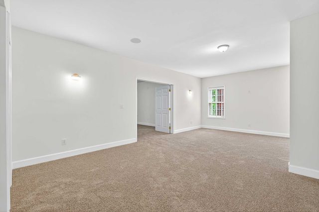 371 Benford Dr, Boiling Springs, SC 29316