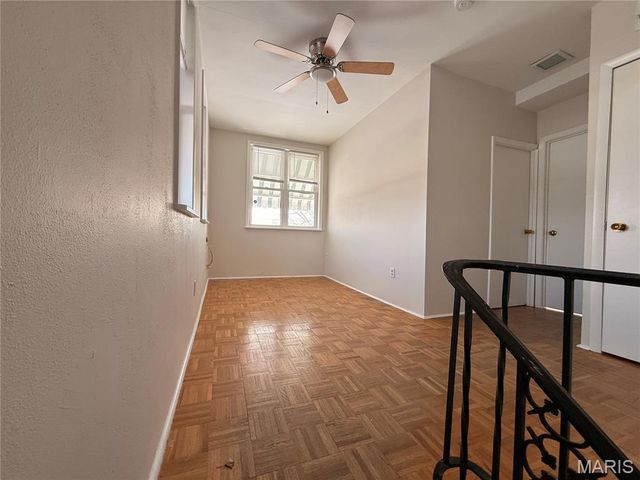 4552 Ray Avenue, St Louis, MO 63116