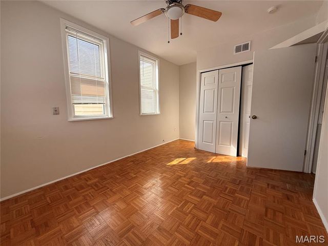 4552 Ray Avenue, St Louis, MO 63116