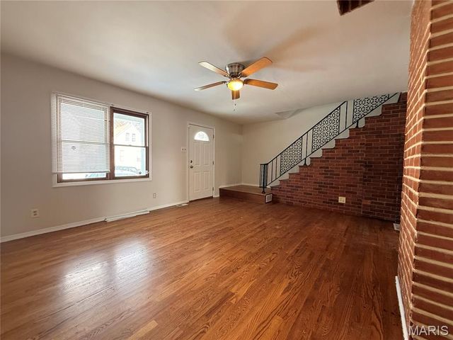 4552 Ray Avenue, St Louis, MO 63116