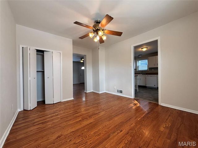 4552 Ray Avenue, St Louis, MO 63116