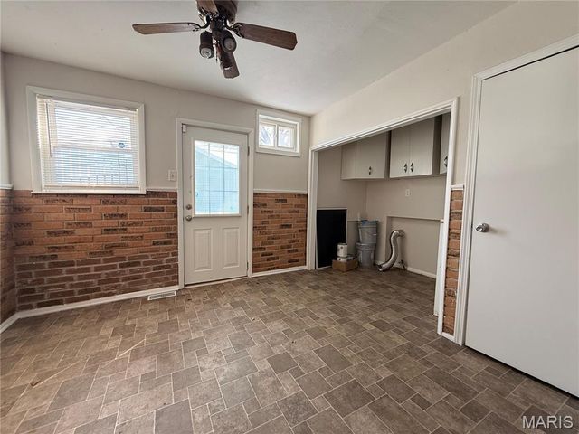 4552 Ray Avenue, St Louis, MO 63116