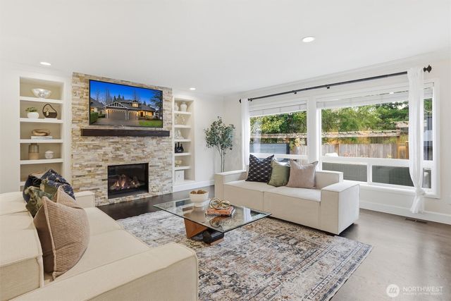 928 271st Avenue SE, Sammamish, WA 98075