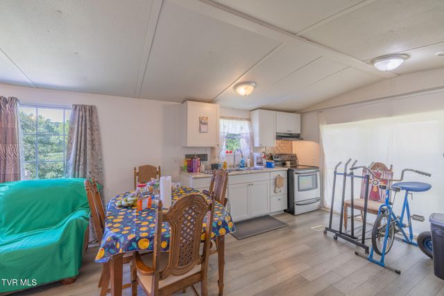 7680 Warrensburg Road, Mosheim, TN 37818