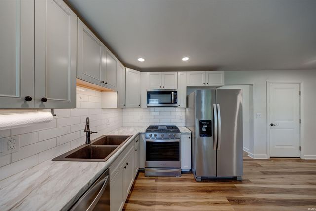 2621 Meadow Lark Lane, Evansville, IN 47720