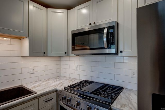 2621 Meadow Lark Lane, Evansville, IN 47720