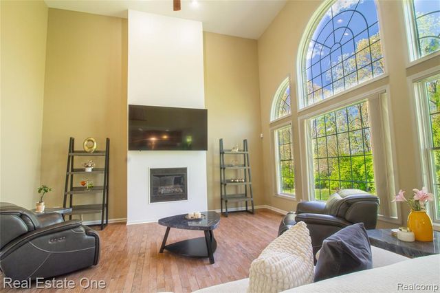 9068 Lebarron Court, Saline, MI 48176