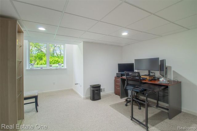 9068 Lebarron Court, Saline, MI 48176