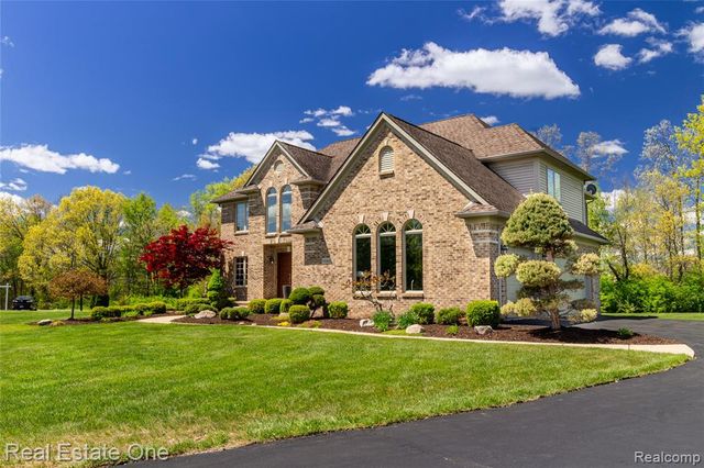 9068 Lebarron Court, Saline, MI 48176