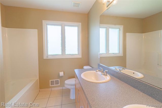 9068 Lebarron Court, Saline, MI 48176