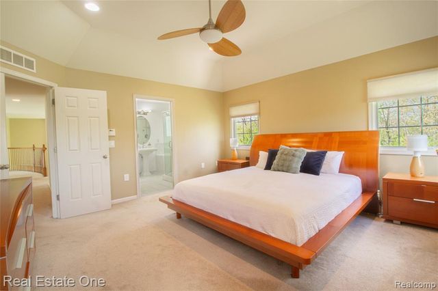 9068 Lebarron Court, Saline, MI 48176