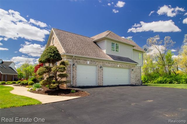 9068 Lebarron Court, Saline, MI 48176