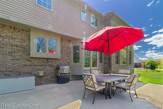 9068 Lebarron Court, Saline, MI 48176