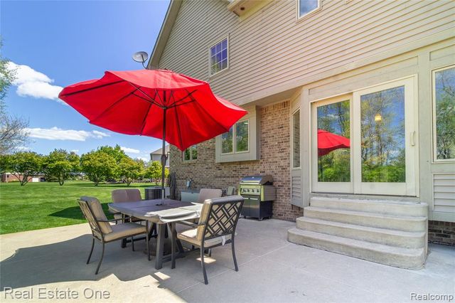 9068 Lebarron Court, Saline, MI 48176