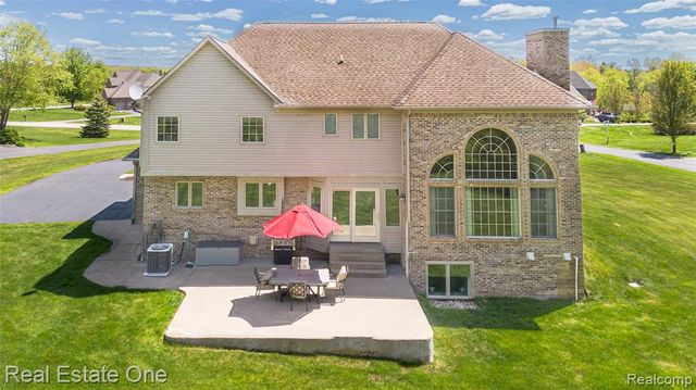 9068 Lebarron Court, Saline, MI 48176
