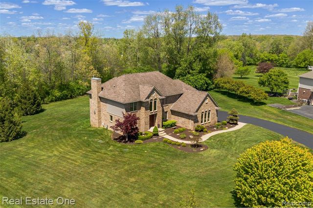 9068 Lebarron Court, Saline, MI 48176