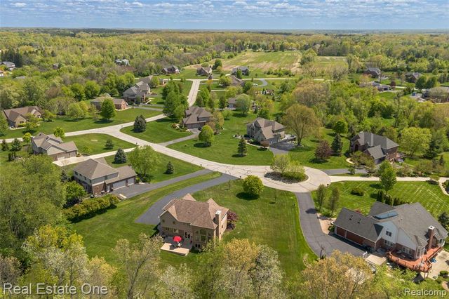 9068 Lebarron Court, Saline, MI 48176