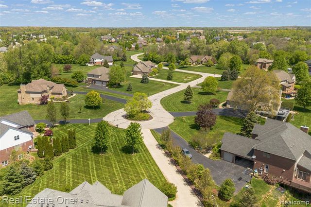 9068 Lebarron Court, Saline, MI 48176