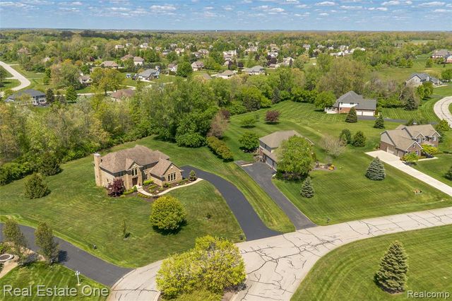 9068 Lebarron Court, Saline, MI 48176