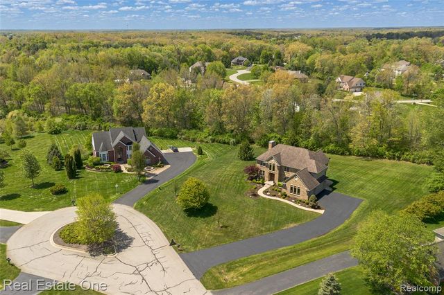 9068 Lebarron Court, Saline, MI 48176