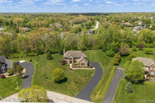 9068 Lebarron Court, Saline, MI 48176