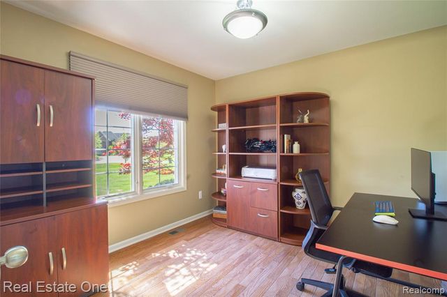 9068 Lebarron Court, Saline, MI 48176