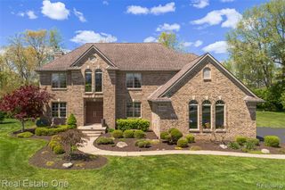 9068 Lebarron Court, Saline, MI 48176