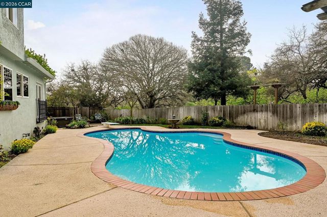 2126 Spring Lake CT, Martinez, CA 94553