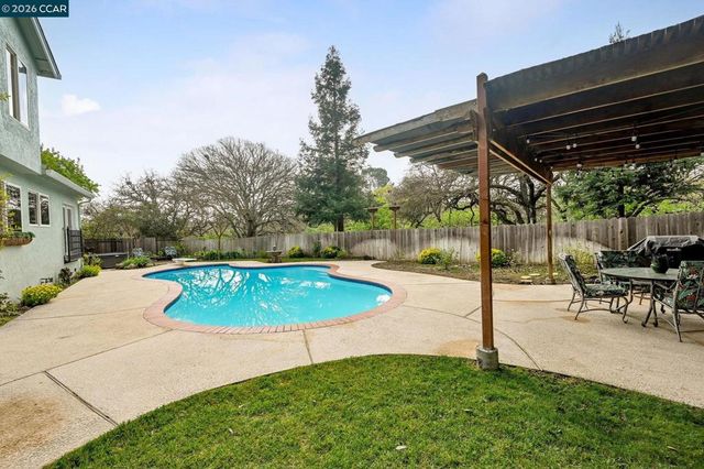 2126 Spring Lake CT, Martinez, CA 94553