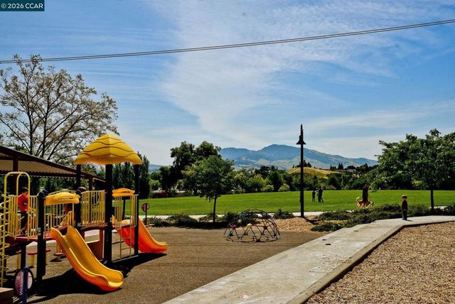 2126 Spring Lake CT, Martinez, CA 94553