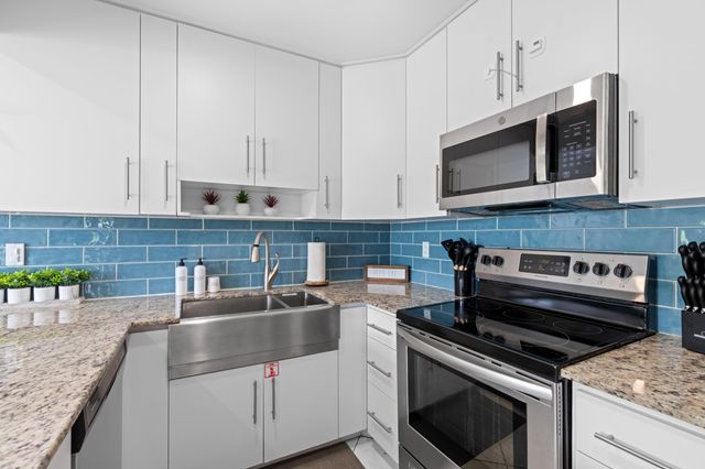 3370 NE 5TH Drive, Boca Raton, FL 33431