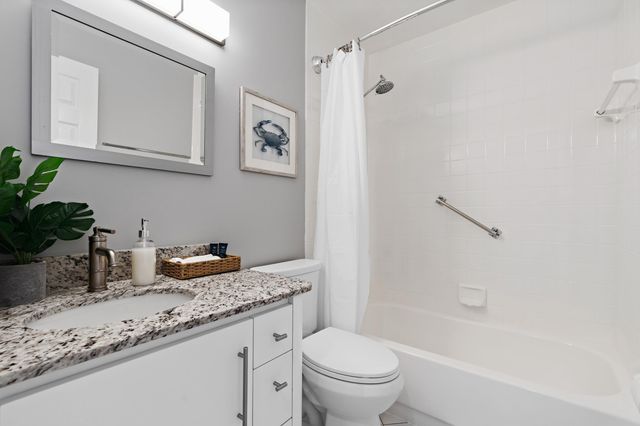 3370 NE 5TH Drive, Boca Raton, FL 33431