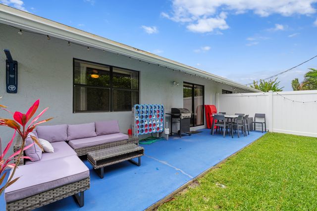 3370 NE 5TH Drive, Boca Raton, FL 33431