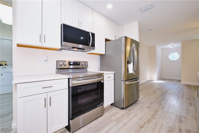 221 18th AVE NW, Naples, FL 34120