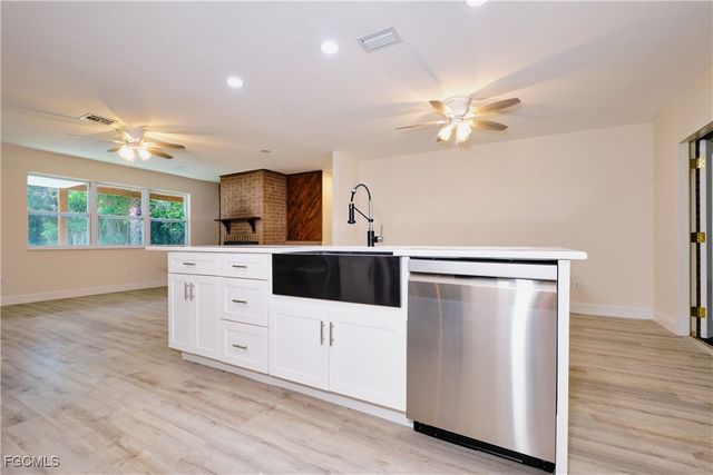 221 18th AVE NW, Naples, FL 34120