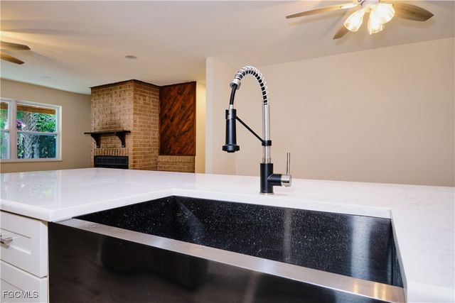 221 18th AVE NW, Naples, FL 34120