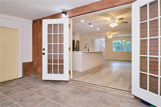 221 18th AVE NW, Naples, FL 34120