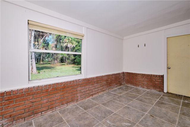 221 18th AVE NW, Naples, FL 34120