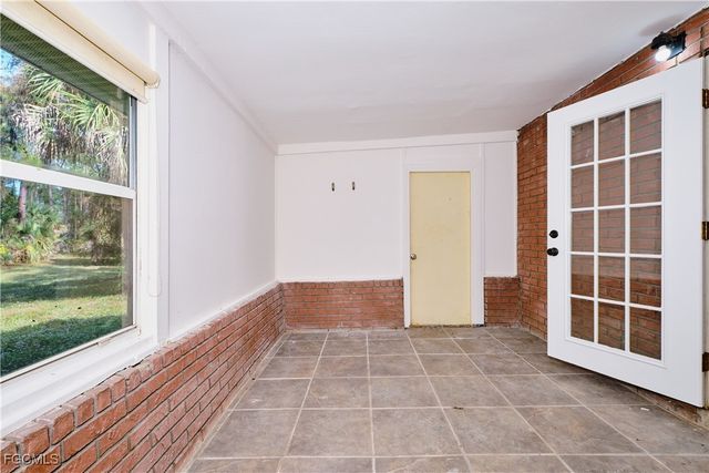 221 18th AVE NW, Naples, FL 34120