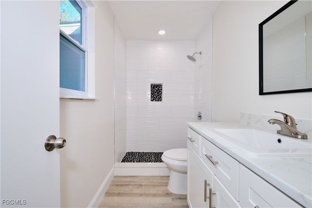 221 18th AVE NW, Naples, FL 34120