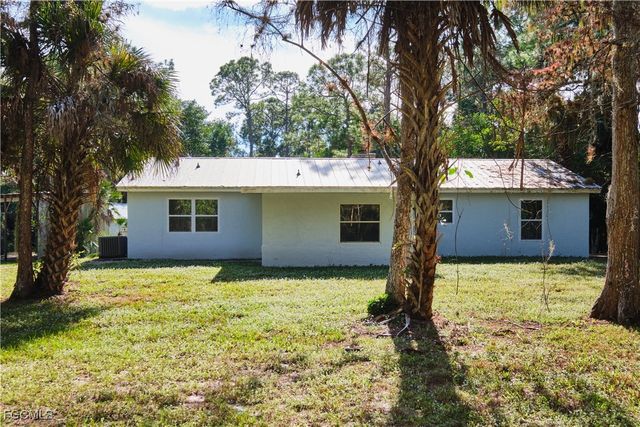 221 18th AVE NW, Naples, FL 34120