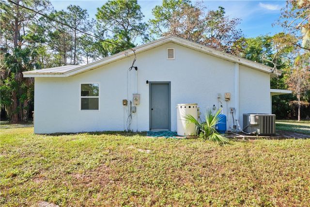 221 18th AVE NW, Naples, FL 34120