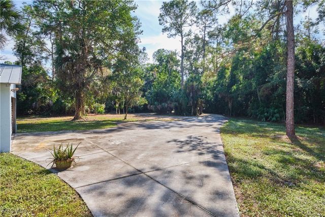 221 18th AVE NW, Naples, FL 34120