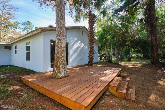 221 18th AVE NW, Naples, FL 34120